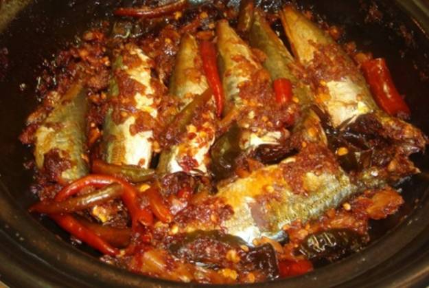 cá nục kho nghệ 3.