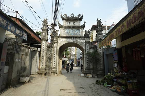 Đây là cổng sau của thôn Tràng, người dân còn gọi là cổng đồng (cổng để đi ra đồng).
