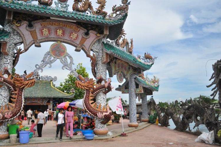 dulich4phuong.net Mieu noi tren song Vam Thuat
