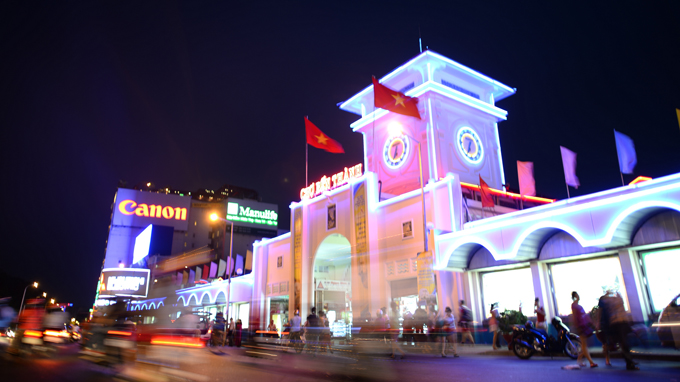 Chợ Bến Thành lung linh đêm 26-4 - Ảnh: Thuận Thắng