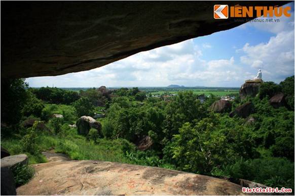Tận mục kỳ quan đá thiên tạo cực lạ ở Nam Bộ