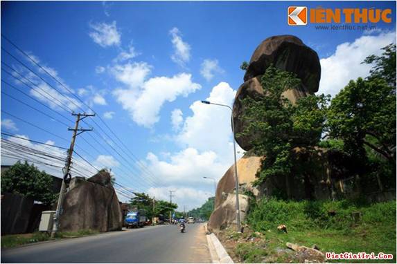 Tận mục kỳ quan đá thiên tạo cực lạ ở Nam Bộ