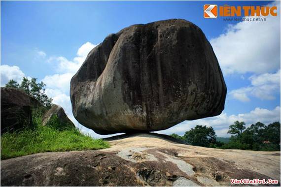 Tận mục kỳ quan đá thiên tạo cực lạ ở Nam Bộ