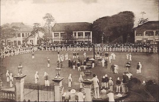 Saigon ca.1900  Execution on Charner Blvd in front of the Justice de Paix