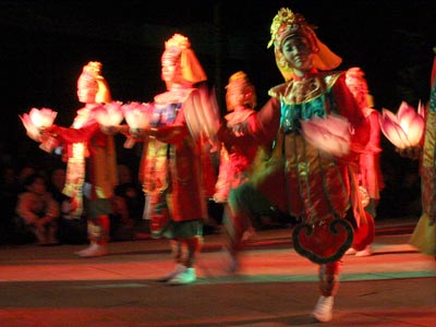 Len Yen Tu xem mua Bai Bong Luc cung hoa dang